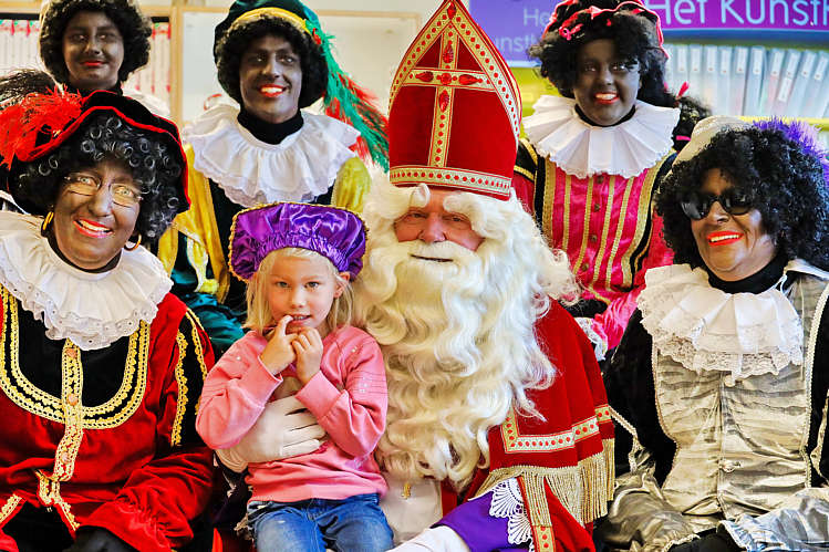 Aankomst van de Sint en zijn Zwarte Pieten in Waarder_109